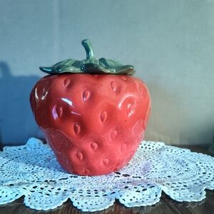 Vintage strawberry cookie jar "unmarked"